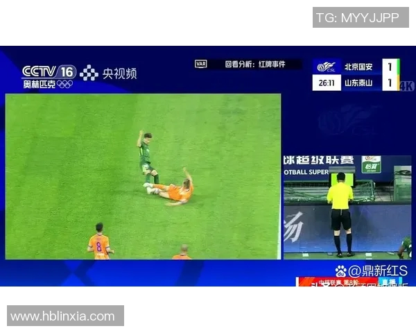 VAR赛场爆发小插曲裁判如何应对和处理比赛中的争议判罚