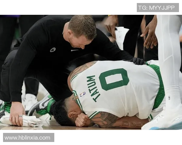 塔图姆赛场关键时刻失误引爆球迷争议 球迷纷纷质疑其比赛态度 塔图姆赛场关键时刻失误引爆球迷争议 球迷纷纷质疑其比赛态度